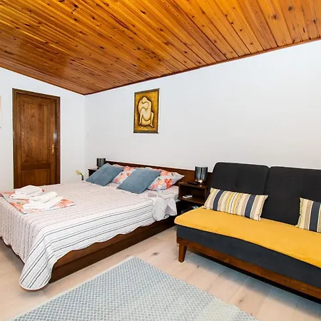 Apartment Snjezana Jezera